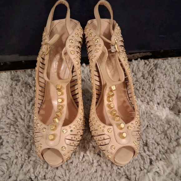 Alexander McQueen Y2K Nude Heels with Gold Stud Accents - Picture 8 of 13